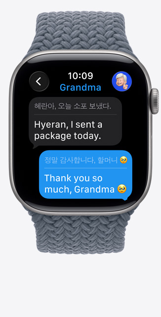 Tampilan depan aplikasi Terjemahkan pada Apple Watch Series 10 yang memperlihatkan frasa bahasa Inggris yang diterjemahkan ke bahasa Korea.