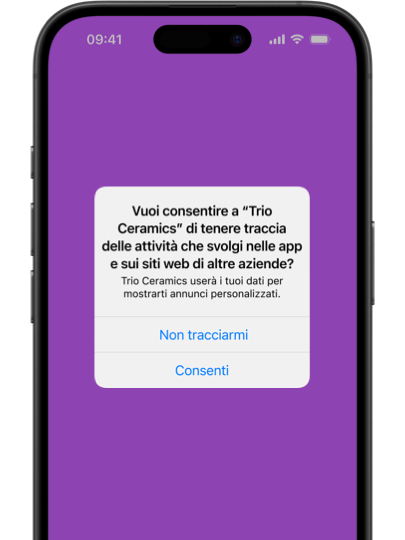 Una notifica sul tracciamento da parte di un’app compare su un iPhone