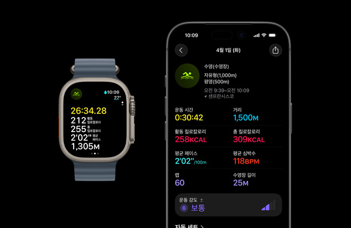활성화된 수영 운동 수치가 표시된 내추럴 색상 티타늄 케이스의 Apple Watch Ultra 3와 앵커 블루 색상 오션 밴드, 그리고 더 자세한 운동 수치가 표시된 iPhone
