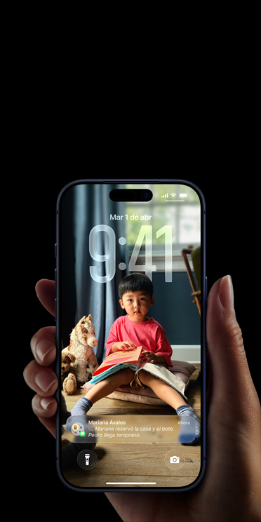 Un iPhone 17 Pro muestra el nuevo diseño de Siri y la opción de escribirle a Siri