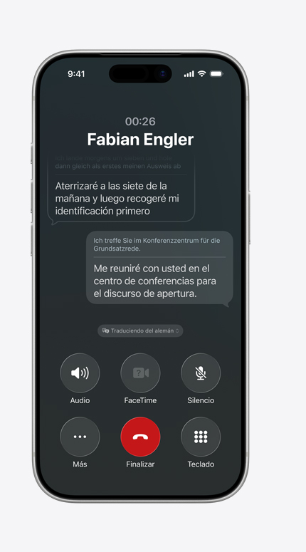 Pantalla de un iPhone que muestra cómo la funcionalidad Traducción en Vivo traduce un mensaje del alemán al inglés