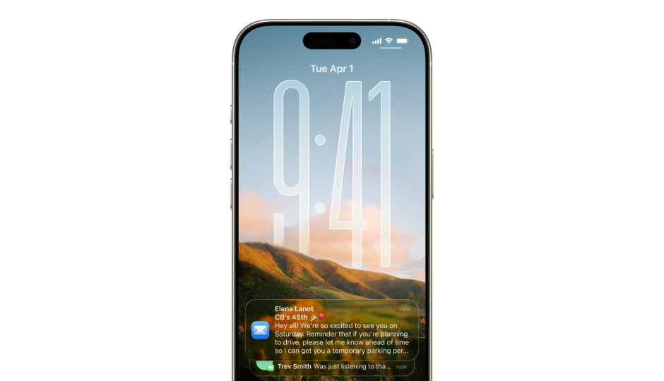شاشة قفل iPhone مع صورة، أرقام تعرض الوقت بتصميم 
Liquid Glass، يظهر إشعاران في أسفل الشاشة