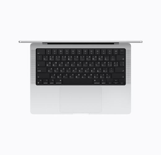 以俯視圖展示打開的銀色 MacBook