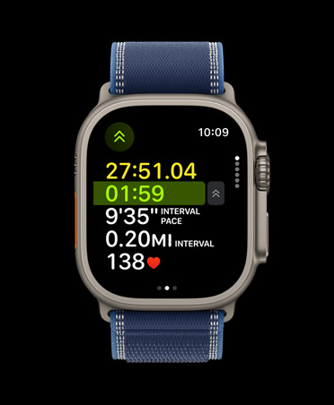Apple Watch Ultra 3, värinä luonnontitaani, titaanikuori, edistykselliset Ulkojuoksu-treenitiedot, Trail-ranneke, värinä sininen/kirkkaansininen