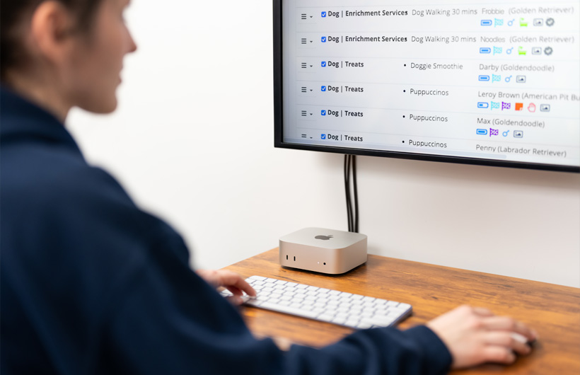 Mac mini 讓登入與查看接下來的工作任務變得輕鬆容易。