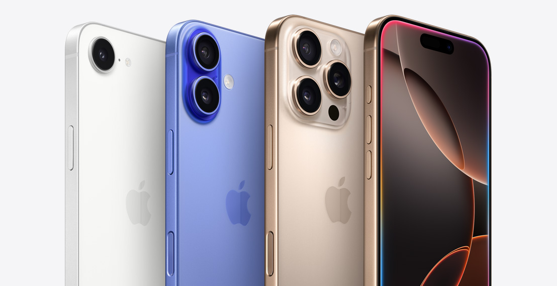 أربعة أجهزة iPhone، بما في ذلك موديلين iPhone16 Pro من التيتانيوم الأبيض، أحدهما يظهر ثلاث عدسات كاميرا وأمامه iPhonePro آخر يظهر Dynamic Island. بجوار طرازي iPhone 16 باللون الأزرق عمق البح، يظهر أحدهما عدستي كاميرا والآخر يعرض iPhone 16 الجزيرة الديناميكية
