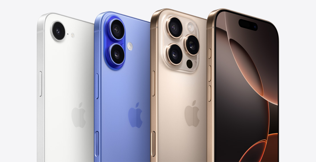 Quattro iPhone: un iPhone 16 Pro che mostra la Dynamic Island, dietro al quale un altro iPhone 16 Pro color titanio sabbia mostra i tre obiettivi della fotocamera. Seguono un iPhone 16 blu oltremare che mostra i due obiettivi della fotocamera e un iPhone 16e bianco che mostra l’unico obiettivo