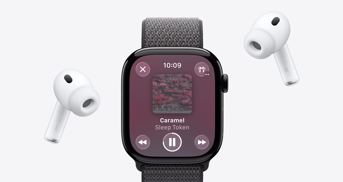 AirPods Pro 3, coloris blanc, embouts en silicone, Apple Watch Series 11, boîtier en aluminium, couleur noir de jais poli, Apple Music en cours de lecture
