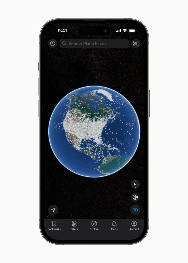 En skjermvisning i Plane Finder-appen på iPhone 14 Plus, som viser fly over hele verden.