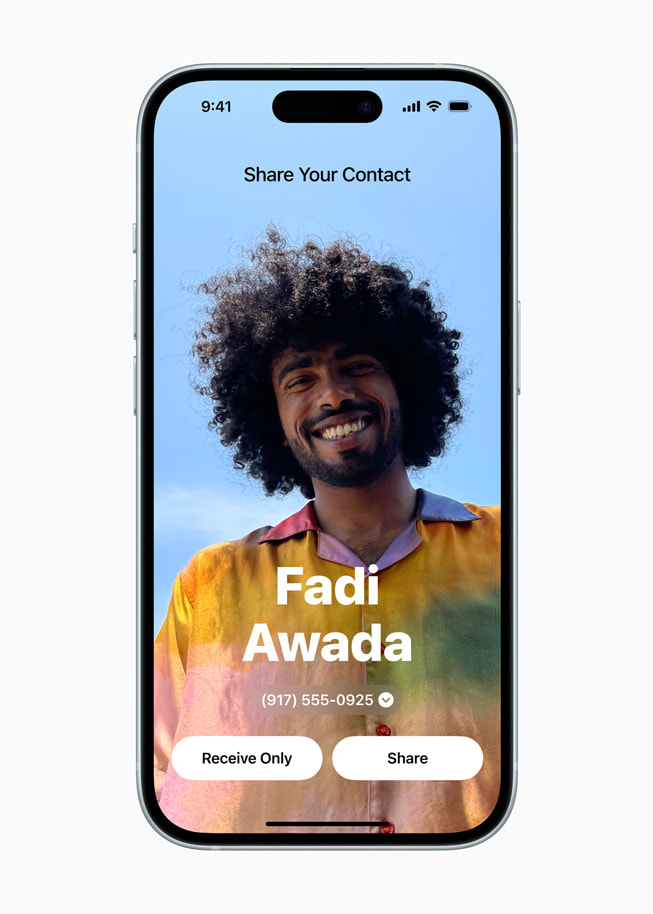 iPhone 15’te bir kişinin fotoğrafı “Kişi Kartınızı Paylaşın” mesajıyla birlikte gösteriliyor.