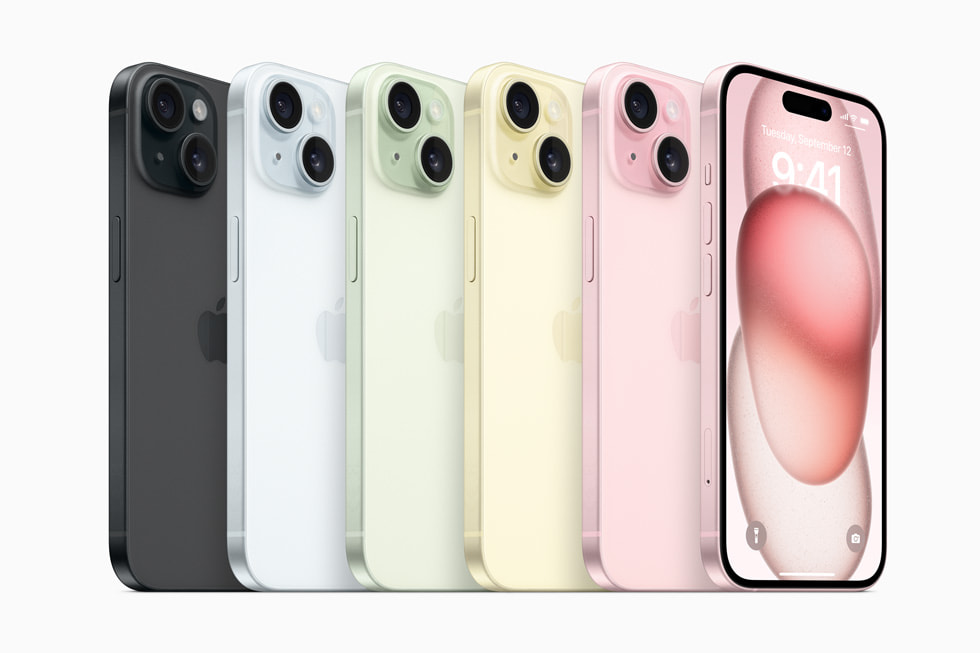 Bir sıra iPhone 15 aygıtıyla serinin siyah, mavi, yeşil, sarı ve pembe olmak üzere yeni renkleri gösteriliyor.
