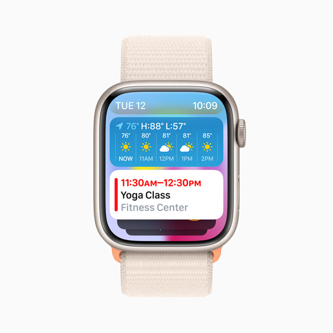 Spor Loop takılı Apple Watch Series 9’da yeni Akıllı Gruplama özelliği gösteriliyor.