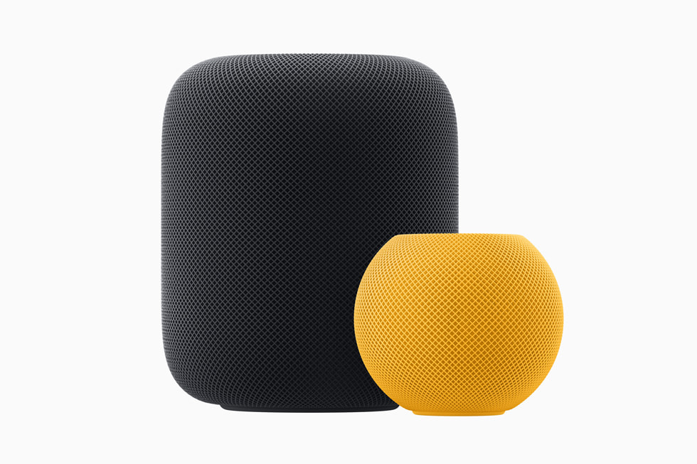 HomePod (2. nesil) ve HomePod mini beyaz arka planda gösteriliyor.