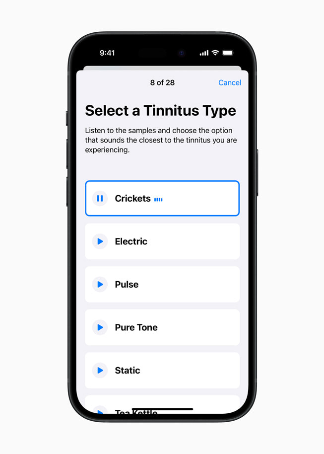 iPhone 15 Pro viser en skjerm fra Apples hørselsstudie med en overskrift om å velge tinnitustype. Valgene siriss, elektrisk, pulsering, ren tone, statisk elektrisitet og tekjele vises nedenfor.