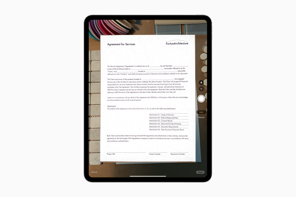 새로운 iPad Pro의 True Tone 플래시를 사용해 문서를 스캔한 모습. 