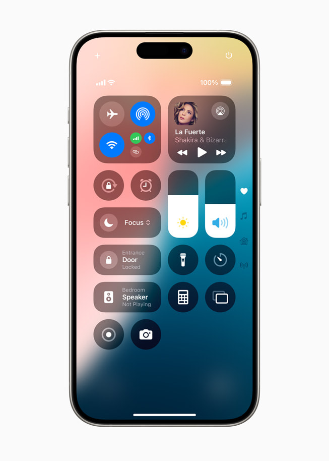 iPhone 15 Pro que muestra el Centro de Control.