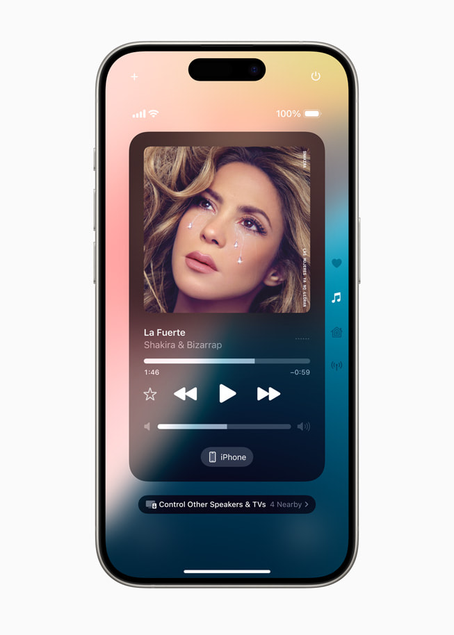 El diseño renovado del Centro de Control ofrece acceso rápido a nuevos grupos con los controles que más se usan, como los de reproducción multimedia, la app Casa y de conectividad, y permite pasar de uno a otro deslizando el dedo.