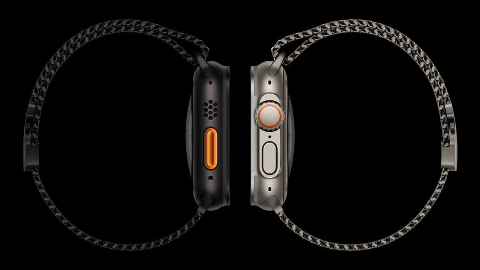 Nové titanové milánské tahy s Apple Watch Ultra 2 z černého a přírodního titanu.
