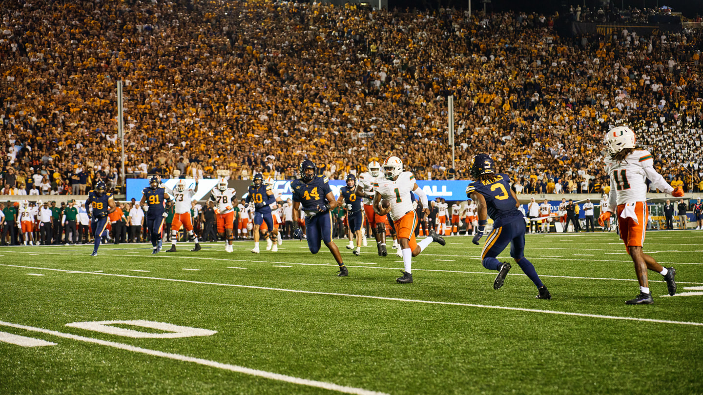 LSU y Miami se enfrentan en el campo de fútbol americano del Tiger Stadium.