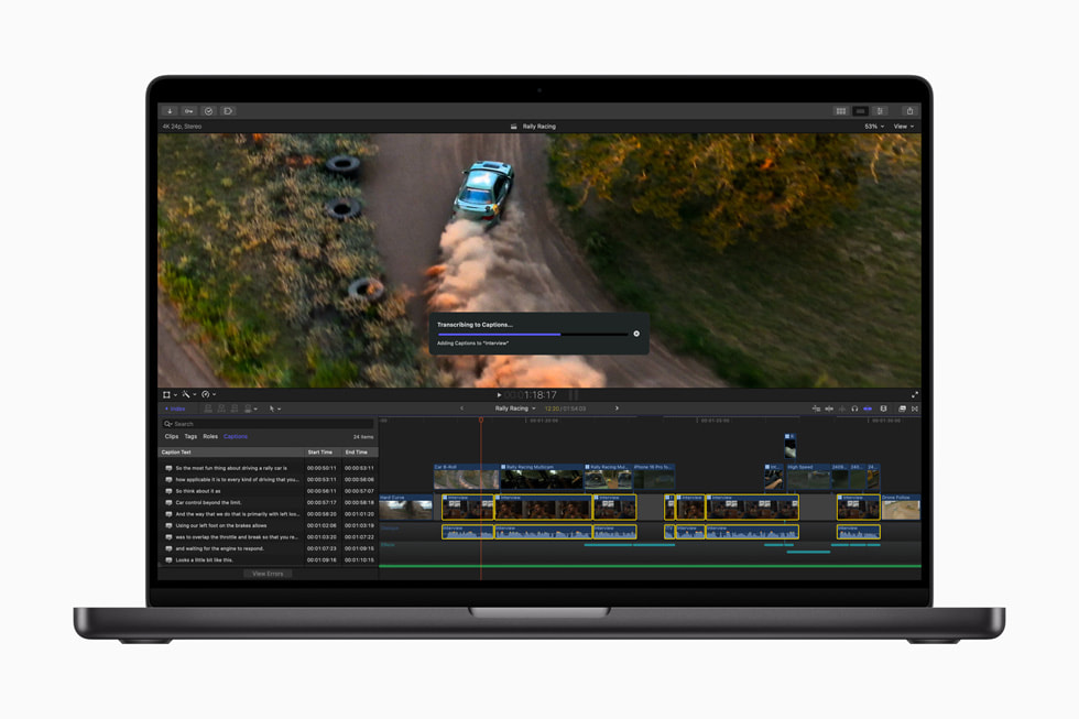 Den nya funktionen Transcribe to Captions i Final Cut Pro 11 visas på MacBook Pro.