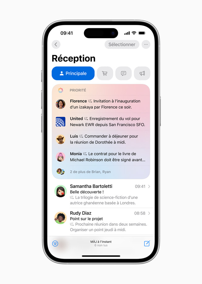 Un iPhone 16 affiche des Messages prioritaires avec une liste d’e-mails importants.