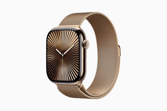 ساعة Apple Watch معروضة.