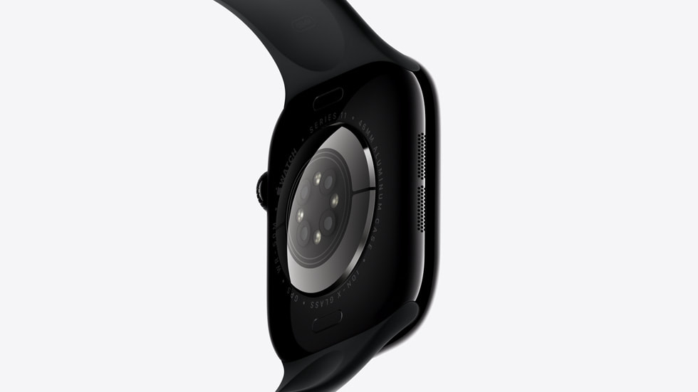 Close-up onder een hoek van de achterkant van Apple Watch Series 11.