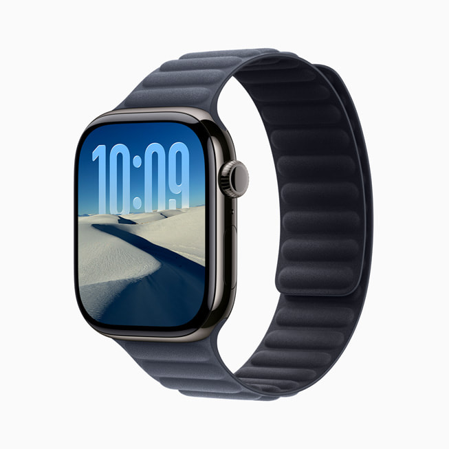 Apple Watch Series 11 in leisteen titanium.
