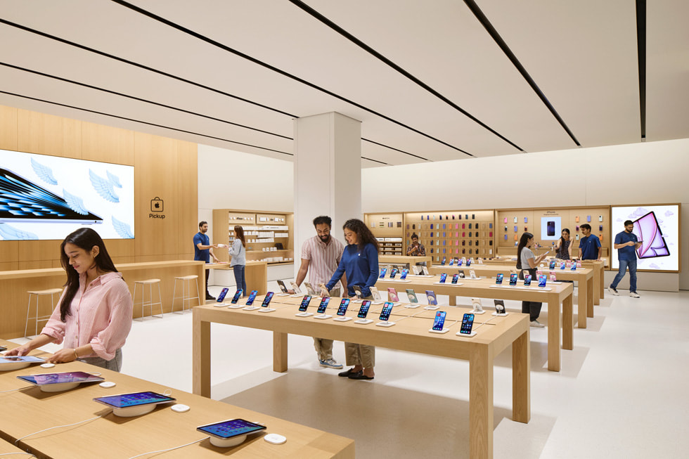 Apple Koregaon Park 零售店內展示 iPhone 16 系列。