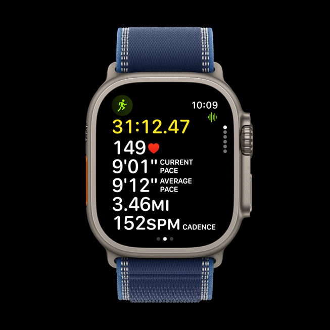 Apple Watch Ultra 3 se zobrazenými pokročilými tréninkovými ukazateli.