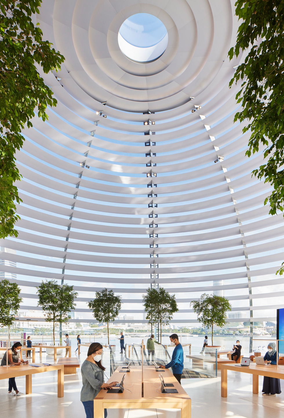 Kunder i Apple Marina Bay Sands.