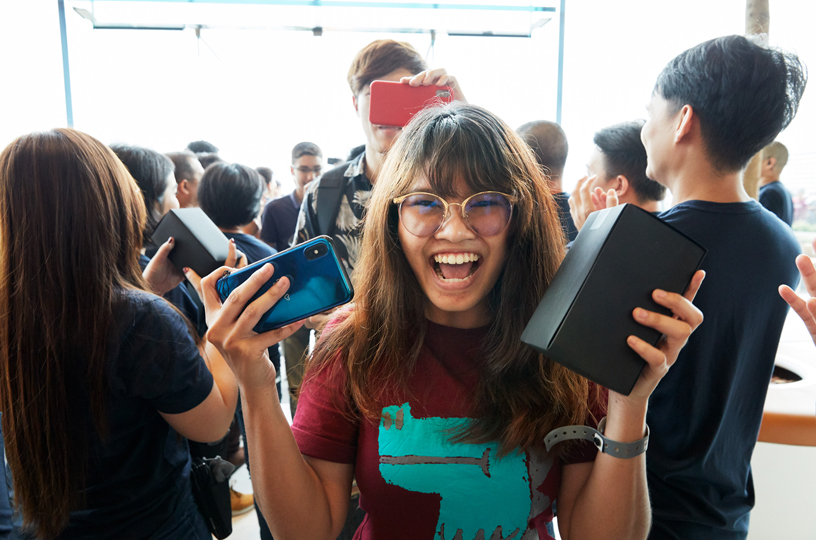 İlk müşteriler Apple Iconsiam’a giriyor.