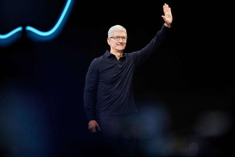 WWDC 2019 무대에 선 팀 쿡 (Tim Cook)