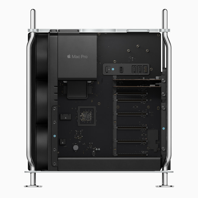 Yeni Mac Pro’daki bağlantı noktaları gösteriliyor.