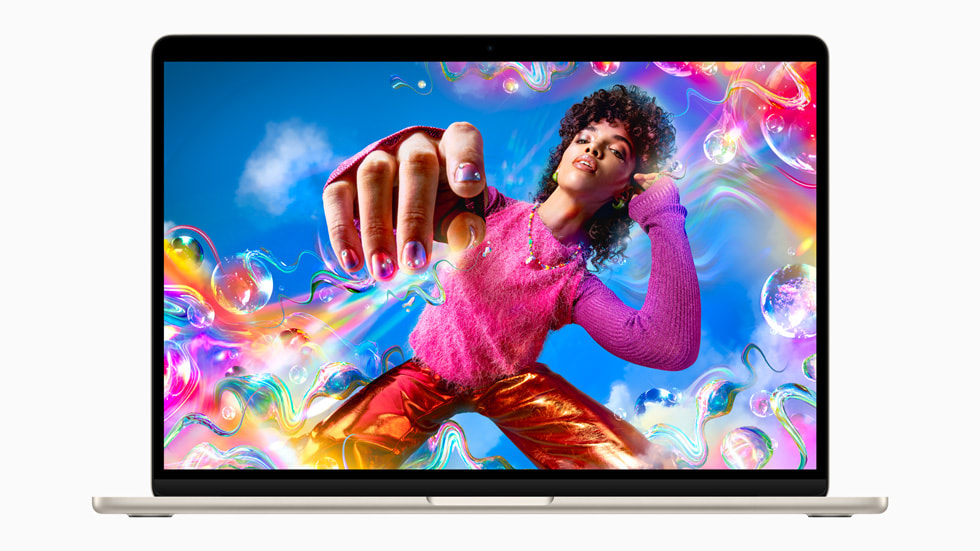 Yeni 15 inç MacBook Air’deki 15.3 inç Liquid Retina ekran.