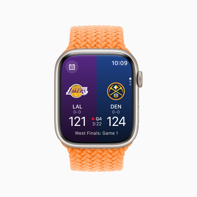 Apple Watch Series 8’deki NBA uygulamasında Los Angeles Lakers ve Denver Nuggets arasındaki bir maçın güncel skoru gösteriliyor. 