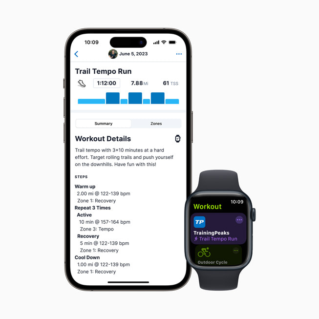 iPhone 14 Pro ve Apple Watch Series 8’de, TrainingPeaks uygulamasındaki Patikada Tempolu Koşu seçeneği gösteriliyor.