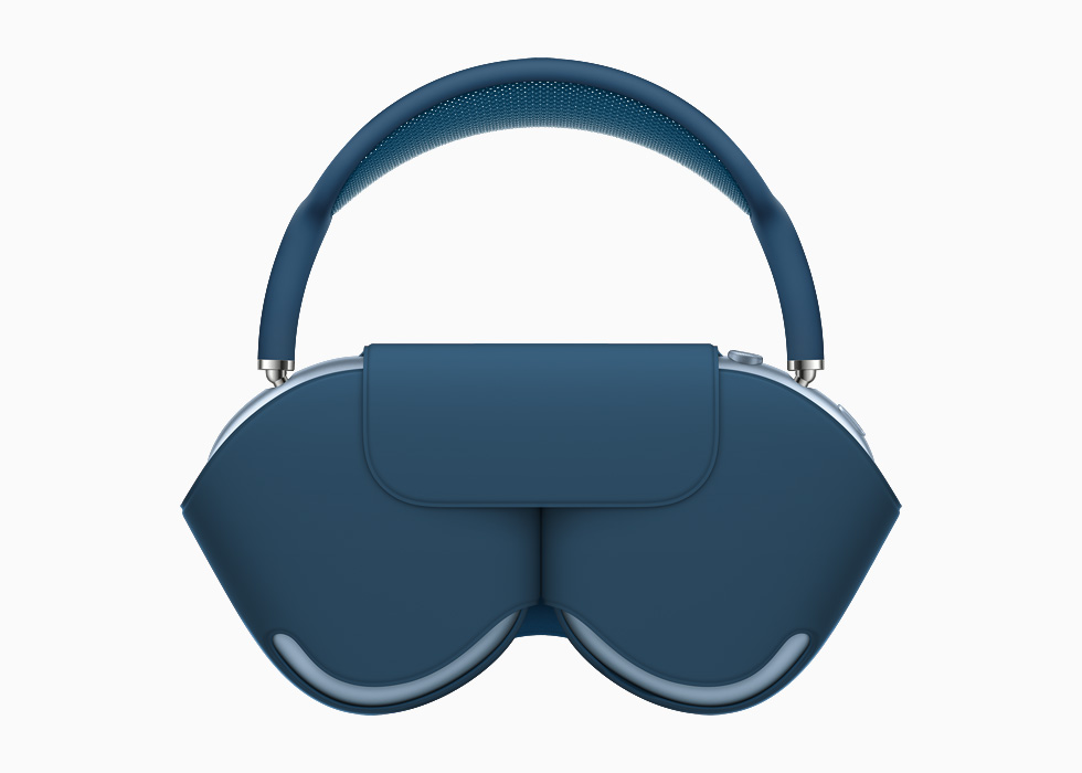 Uyumlu Smart Case’te saklanan gök mavisi AirPods Max.