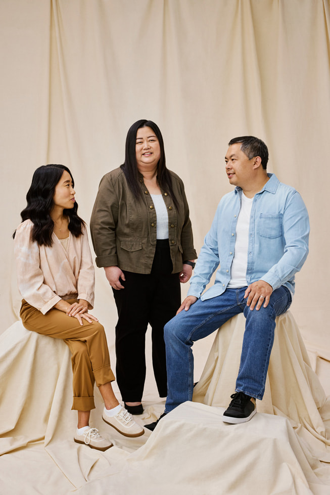 앱 크리에이터인 강다운, 애니 뱅(Annie Vang), 래리 리우(Larry Liu)가 함께 포즈를 취하고 있다.