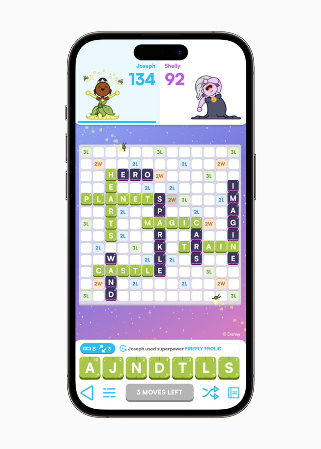 iPhone 14 Pro’da Disney SpellStruck oyunundan Buzz Lightyear ve Tinker Bell’in yer aldığı bir görüntü.
