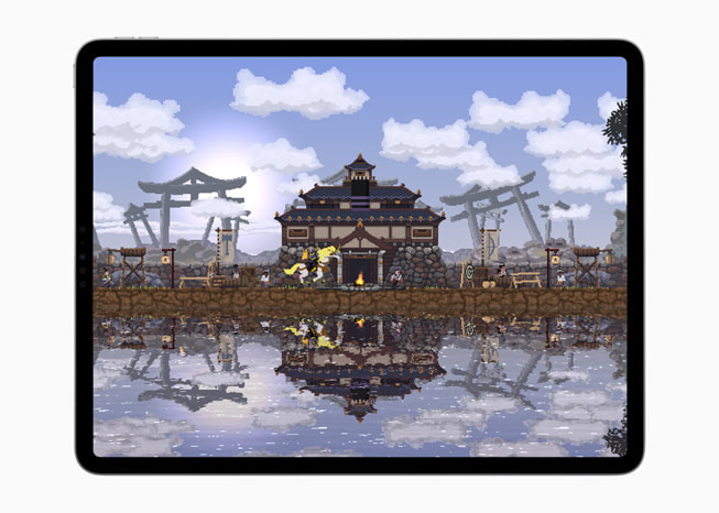 iPad Pro’da, Kingdom Two Crowns oyununda su kenarındaki bir evi gösteren bir görüntü.
