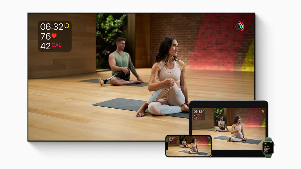 جلسة تأمل موجهة تضاهي الاستديوهات الاحترافية من +Apple Fitness على Apple TV وiPhone 13 Pro، وiPad Pro، وApple Watch Series 7.