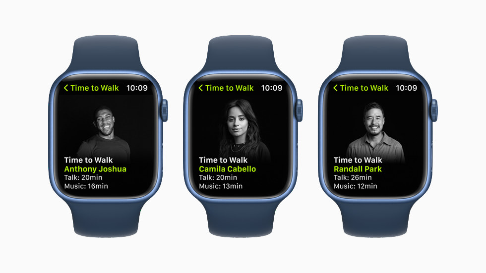 ثلاث شاشات لساعة Apple Watch تعرض ضيوفاً مختلفين، هم أنطوني جونز وكاميلا كابلو وراندال بارك، والذين تم تقديم حلقاتهم في تمرين وقت المشي على Apple Fitness+‎.