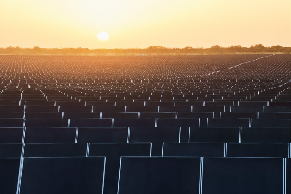 Projeto de grande porte de painéis solares no condado de Brown, no Texas.