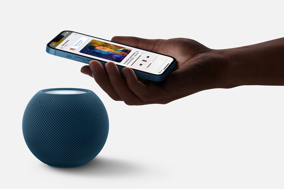 HomePod miniと連動するiPhone 13 Pro。