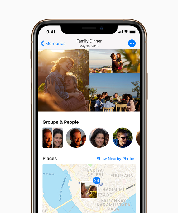 Fotoğrafları gösteren iPhone Xs. 