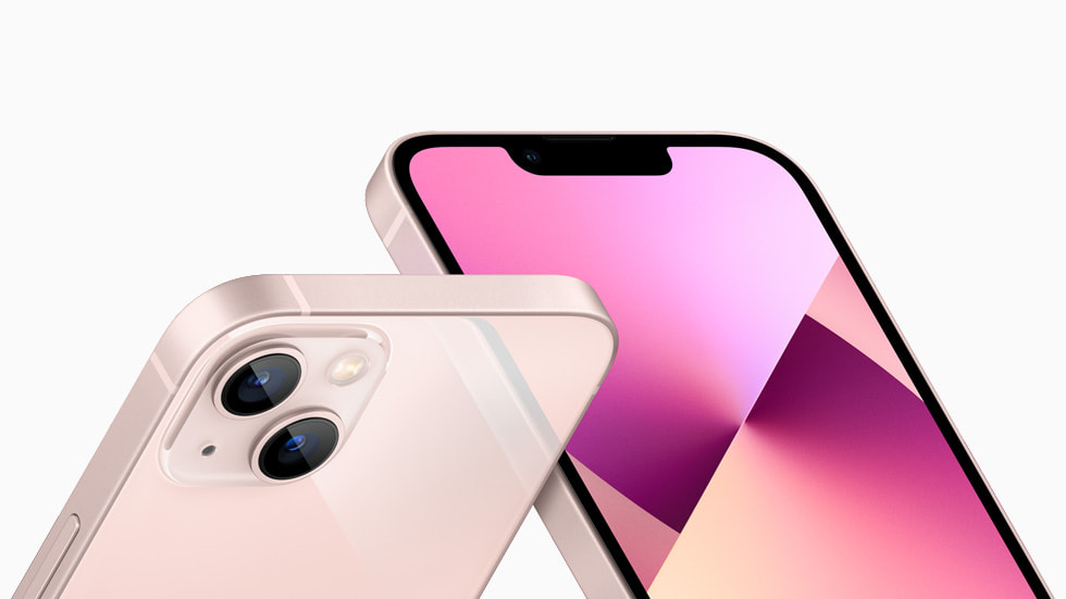 핑크 색상 iPhone 13의 TrueDepth 카메라 시스템과 새롭게 디자인된 후면 카메라 레이아웃.