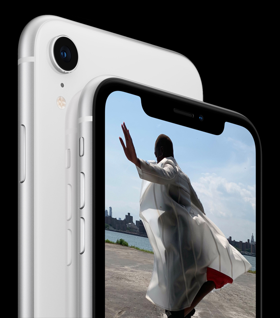 iPhone XR’da 12 MP f/1.8 diyaframlı geniş açılı bir kamera bulunuyor.