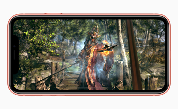 フルスクリーン画像を表示しているiPhone XR。