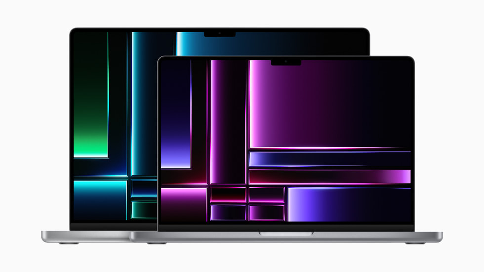 İki MacBook Pro aygıtı.